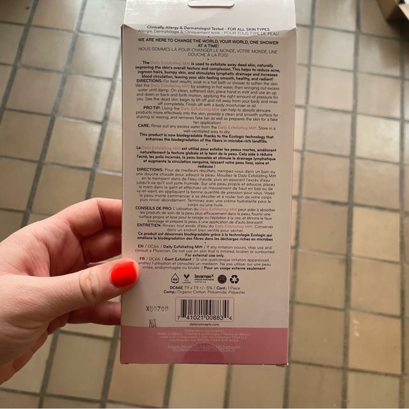 Daily Concepts Daily Exfoliating Mitts - unopened NWT NIB - Picture 4 of 9